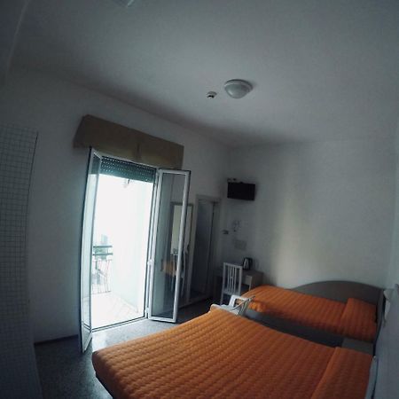 רימיני Alevon Hotel מראה חיצוני תמונה