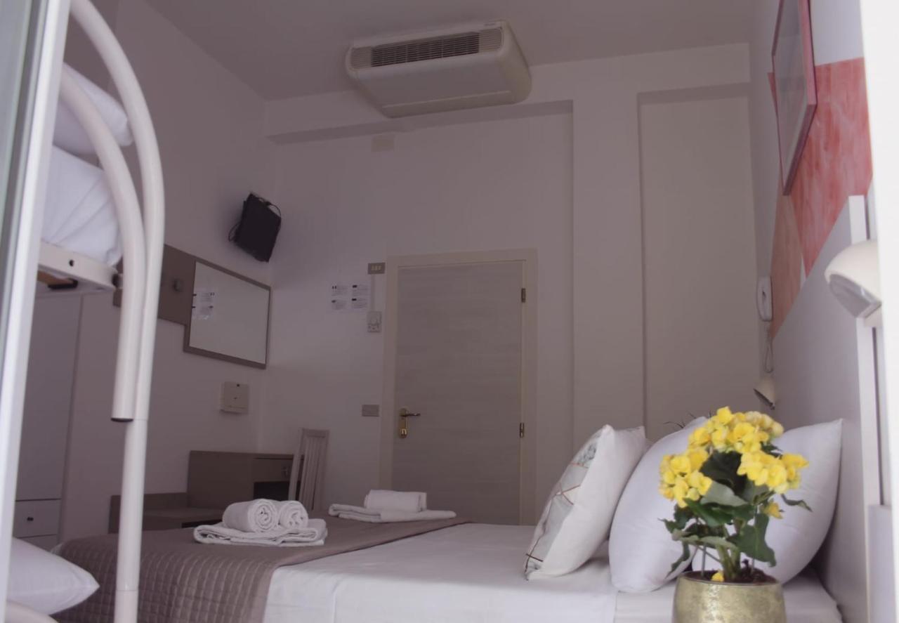רימיני Alevon Hotel מראה חיצוני תמונה