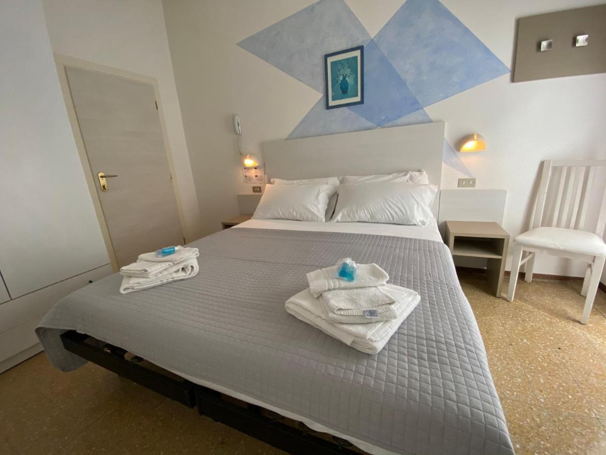 רימיני Alevon Hotel מראה חיצוני תמונה