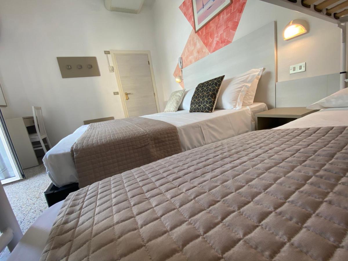רימיני Alevon Hotel מראה חיצוני תמונה
