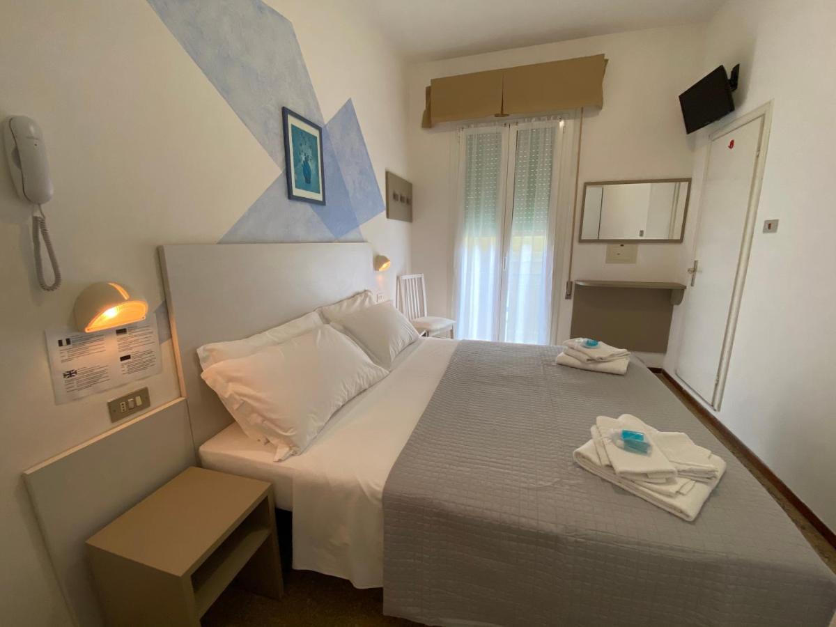 רימיני Alevon Hotel מראה חיצוני תמונה