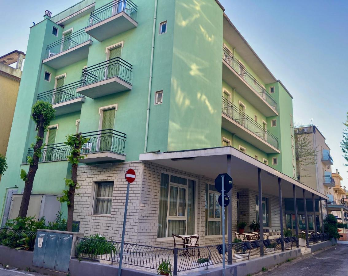 רימיני Alevon Hotel מראה חיצוני תמונה