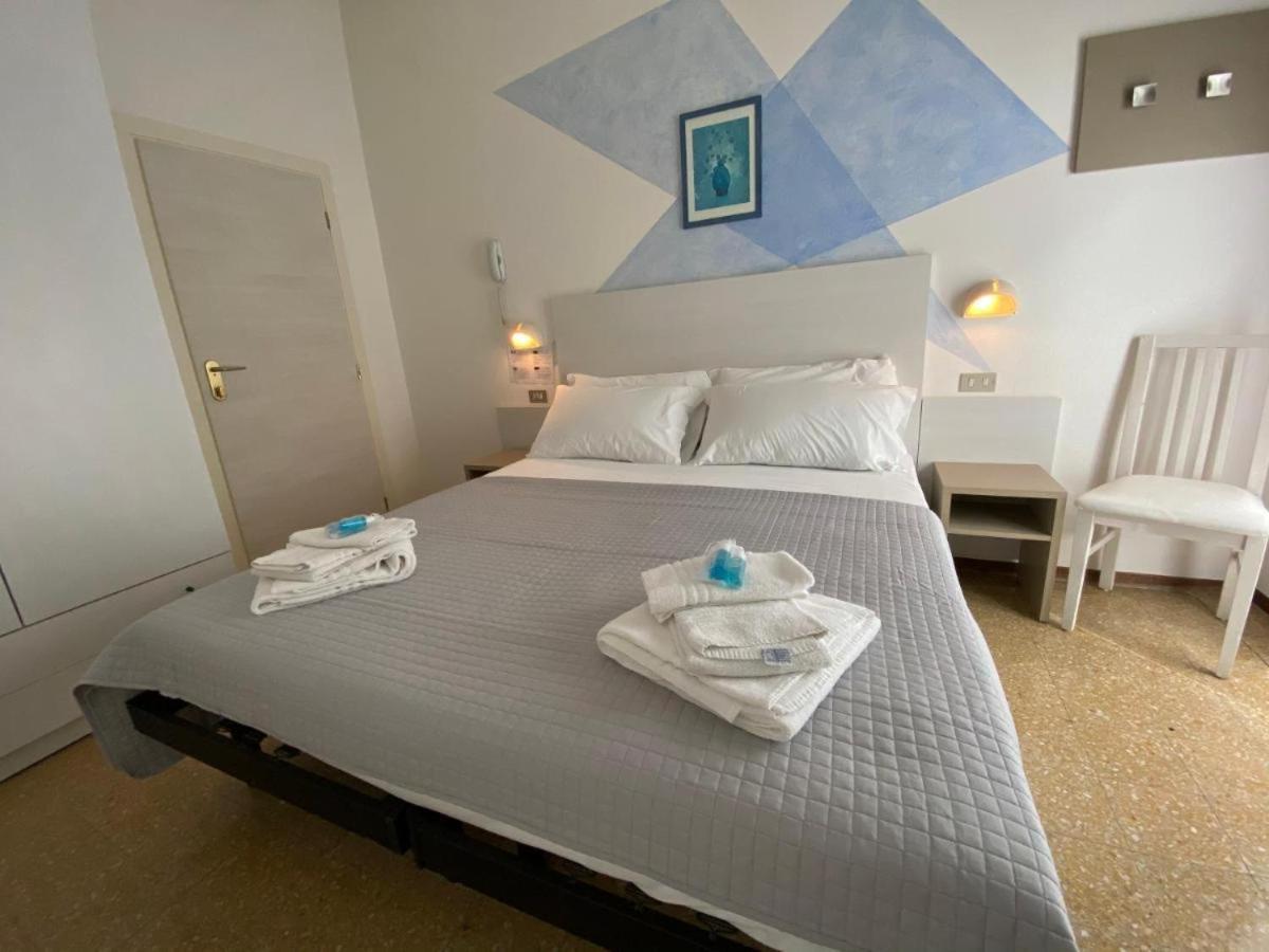 רימיני Alevon Hotel מראה חיצוני תמונה