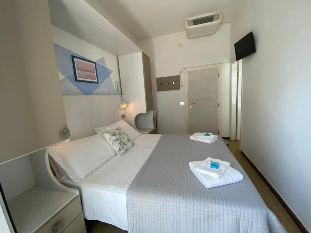 רימיני Alevon Hotel מראה חיצוני תמונה