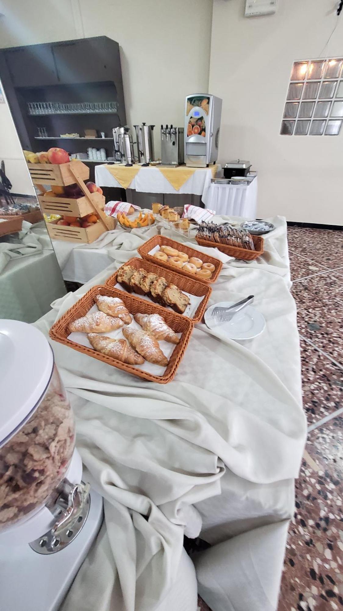 רימיני Alevon Hotel מראה חיצוני תמונה