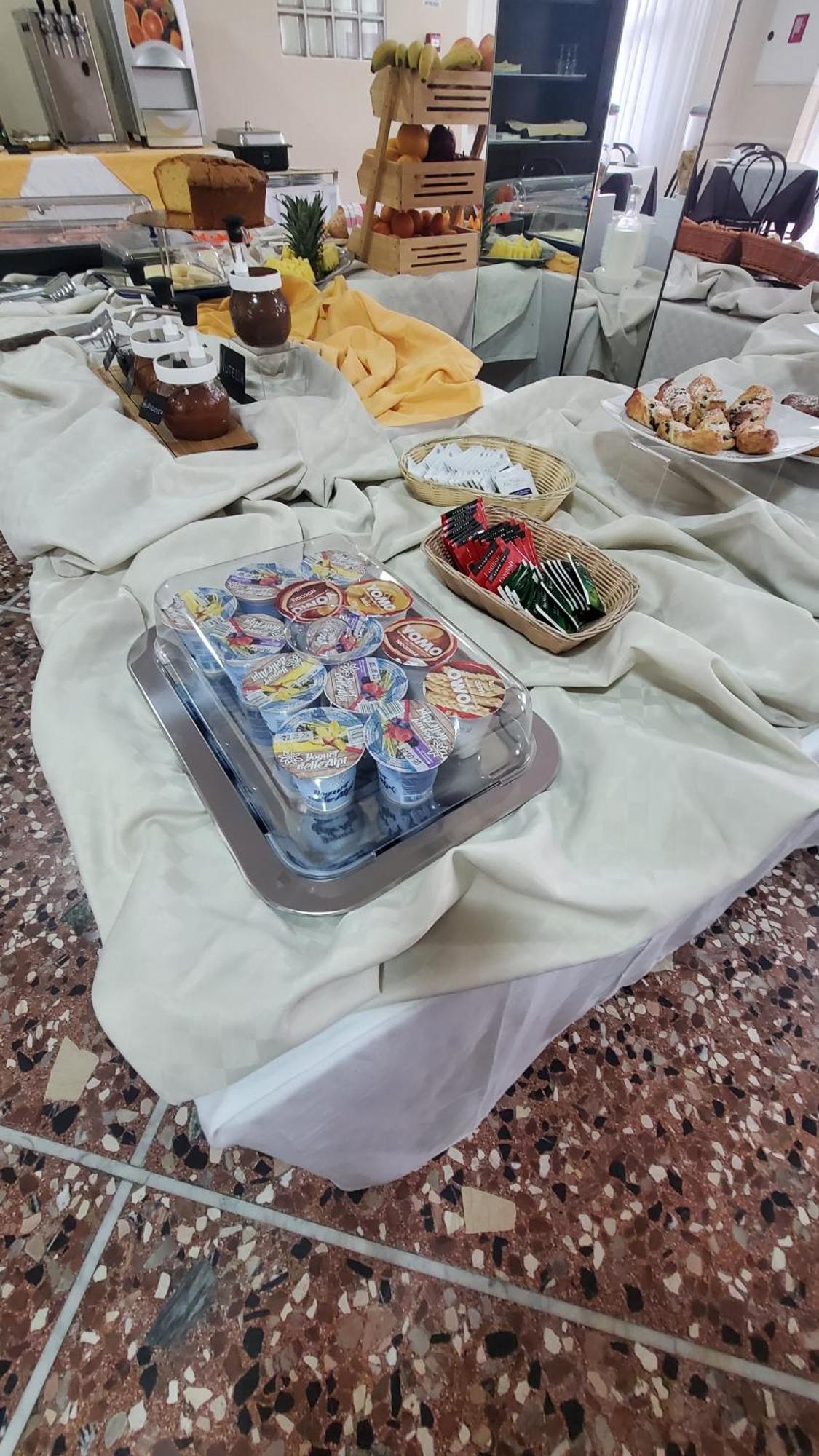 רימיני Alevon Hotel מראה חיצוני תמונה