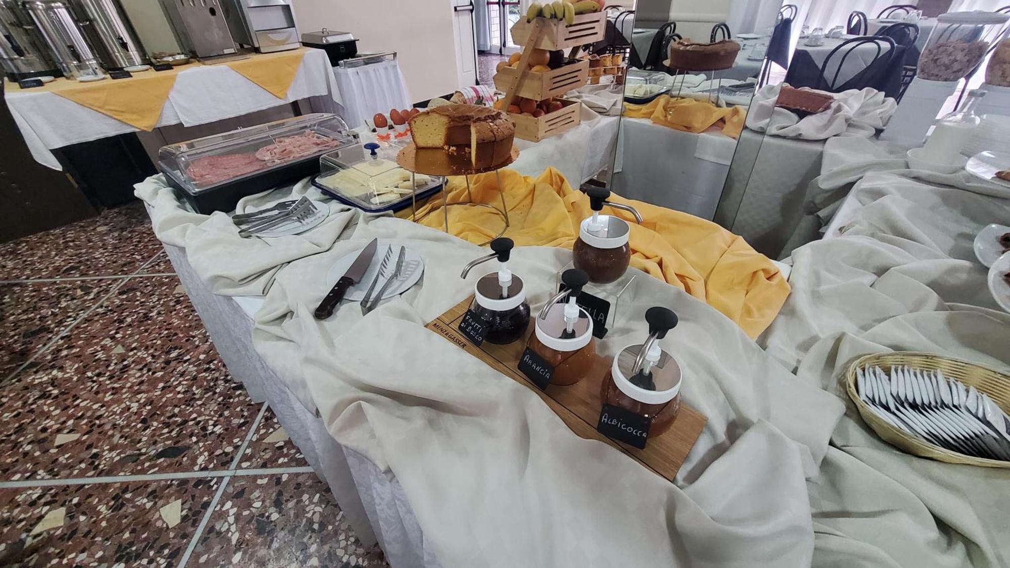 רימיני Alevon Hotel מראה חיצוני תמונה