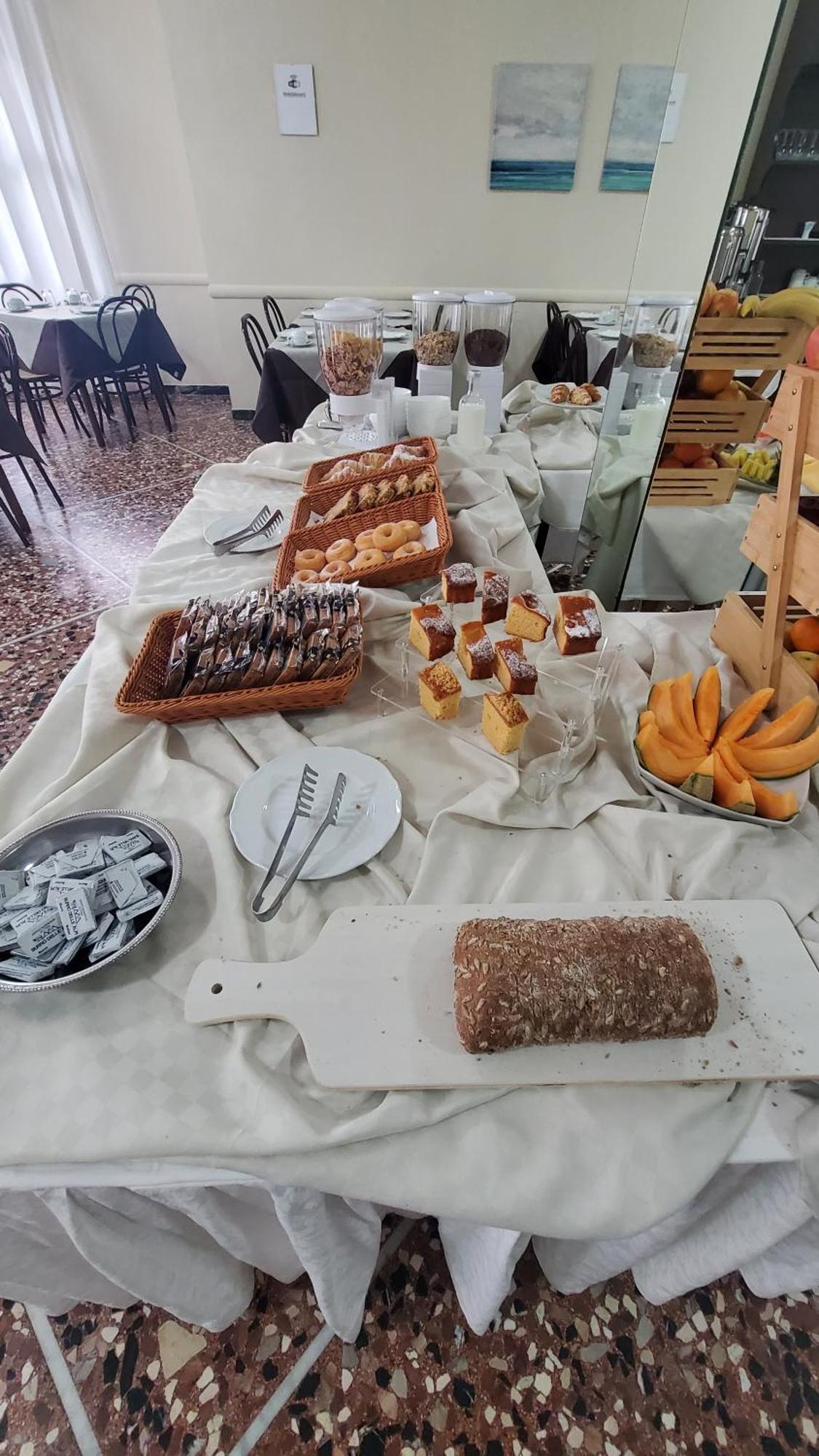 רימיני Alevon Hotel מראה חיצוני תמונה