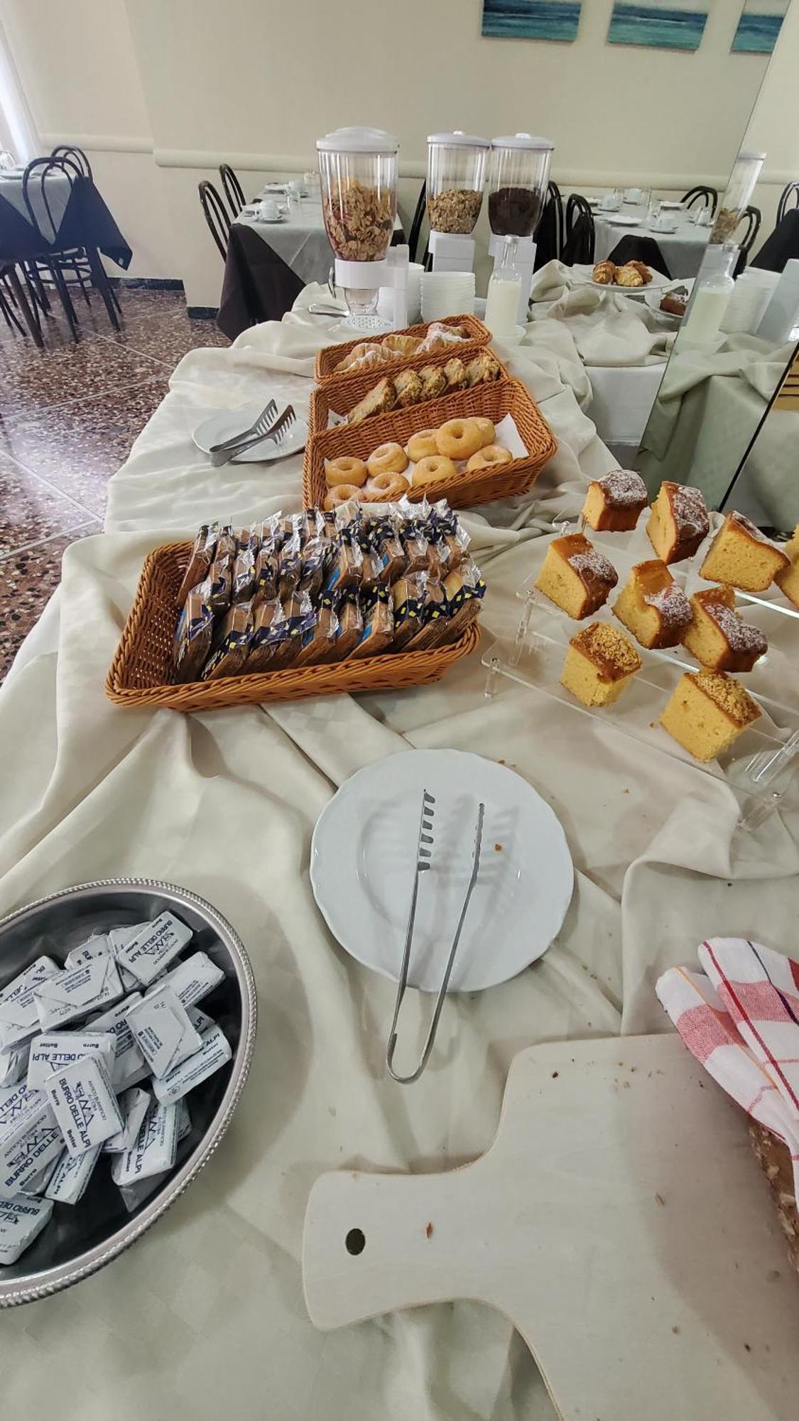 רימיני Alevon Hotel מראה חיצוני תמונה