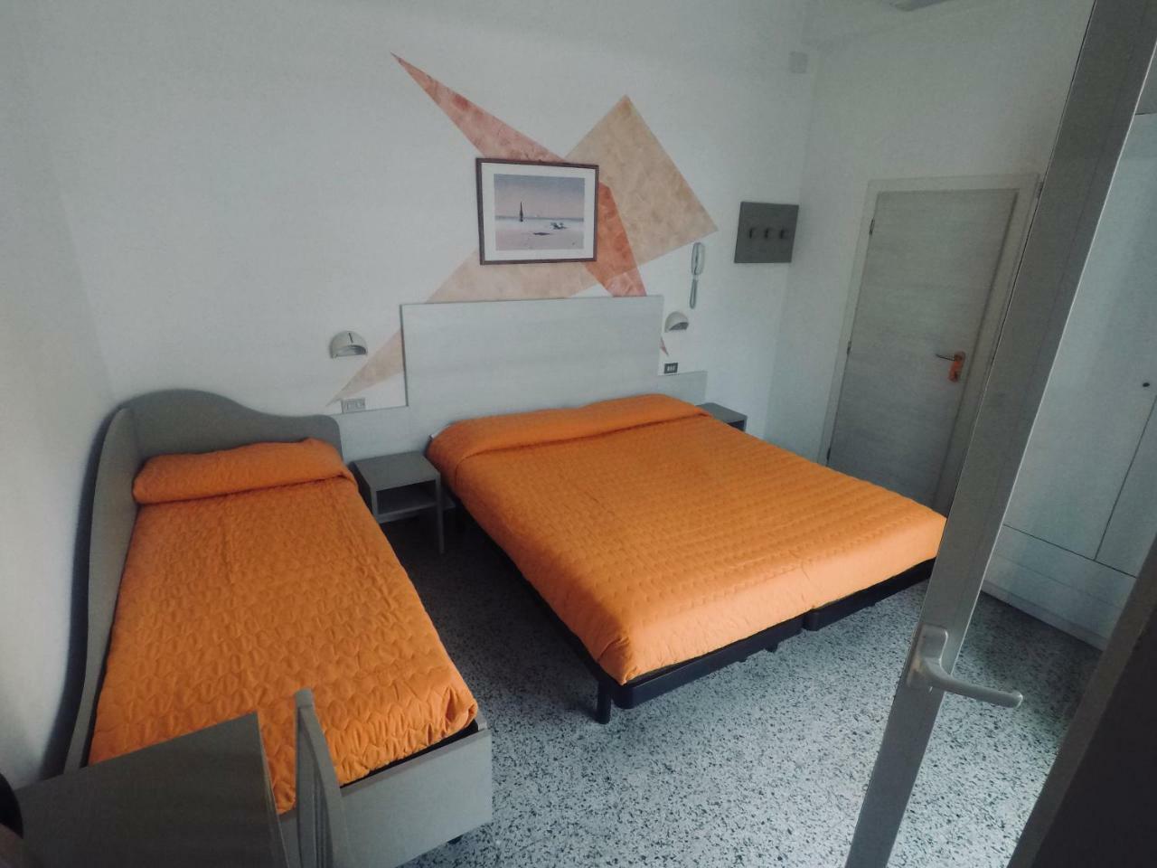 רימיני Alevon Hotel מראה חיצוני תמונה