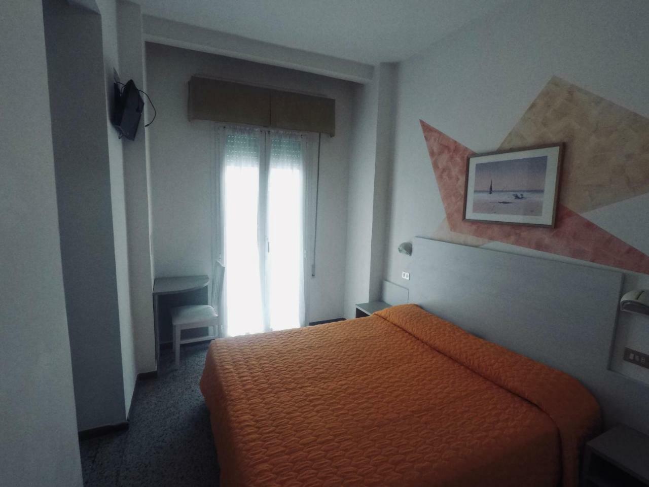 רימיני Alevon Hotel מראה חיצוני תמונה