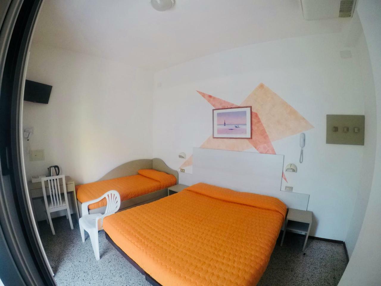 רימיני Alevon Hotel מראה חיצוני תמונה