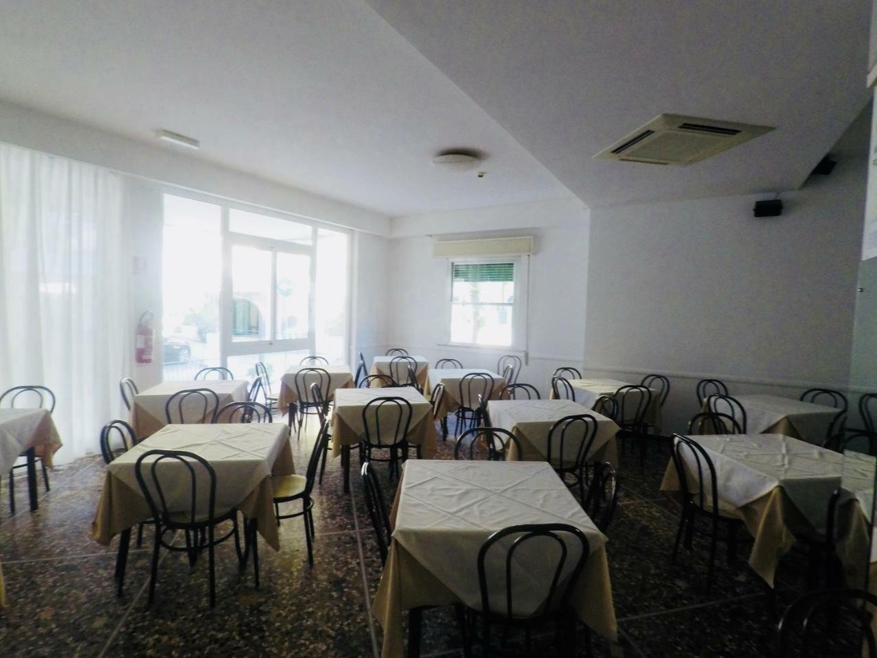 רימיני Alevon Hotel מראה חיצוני תמונה