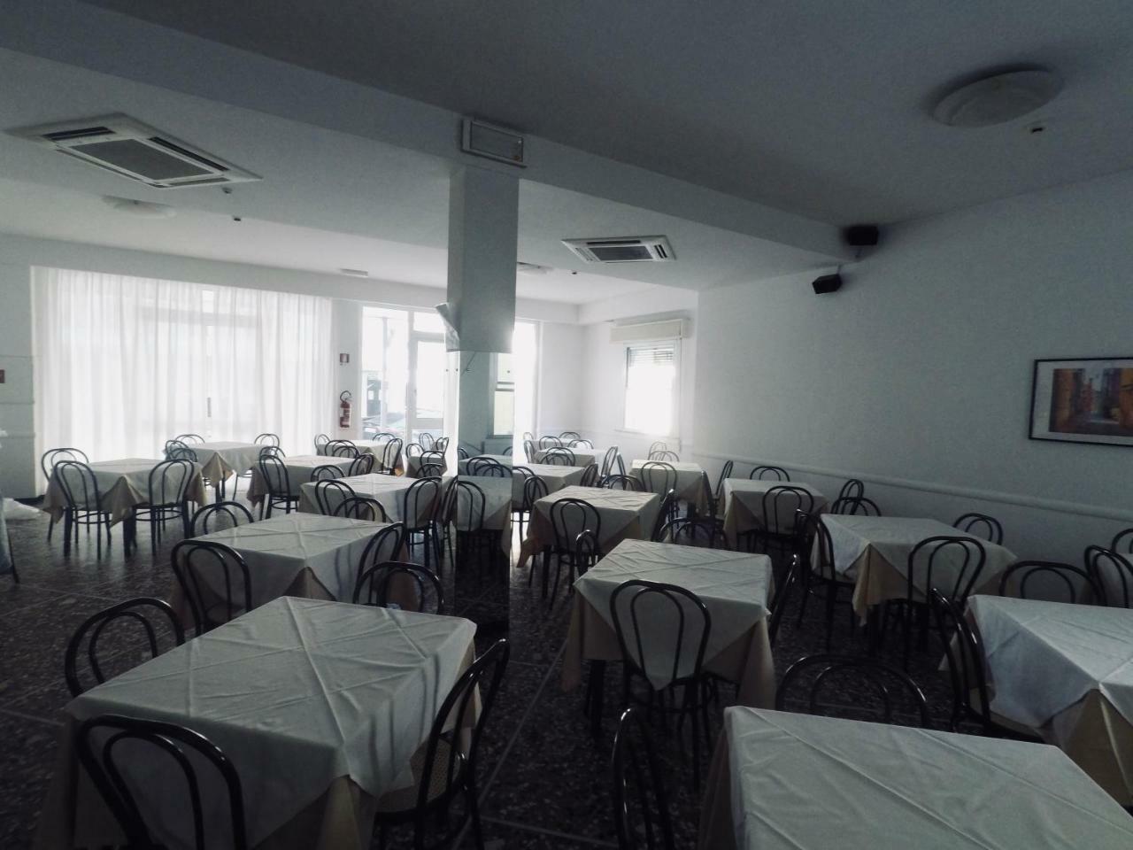 רימיני Alevon Hotel מראה חיצוני תמונה