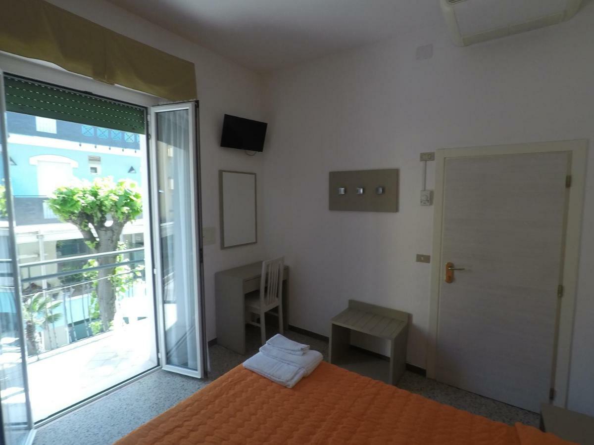 רימיני Alevon Hotel מראה חיצוני תמונה