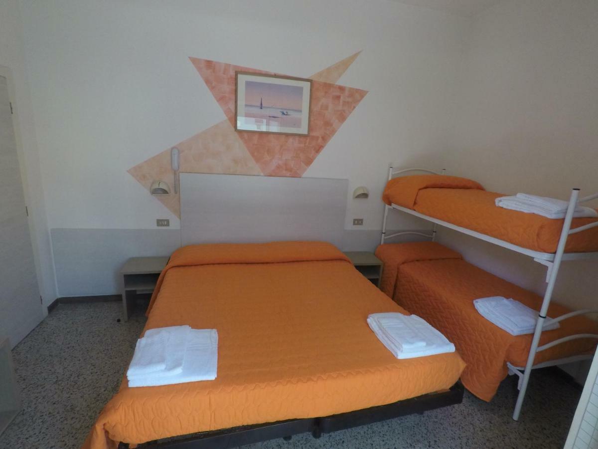 רימיני Alevon Hotel מראה חיצוני תמונה