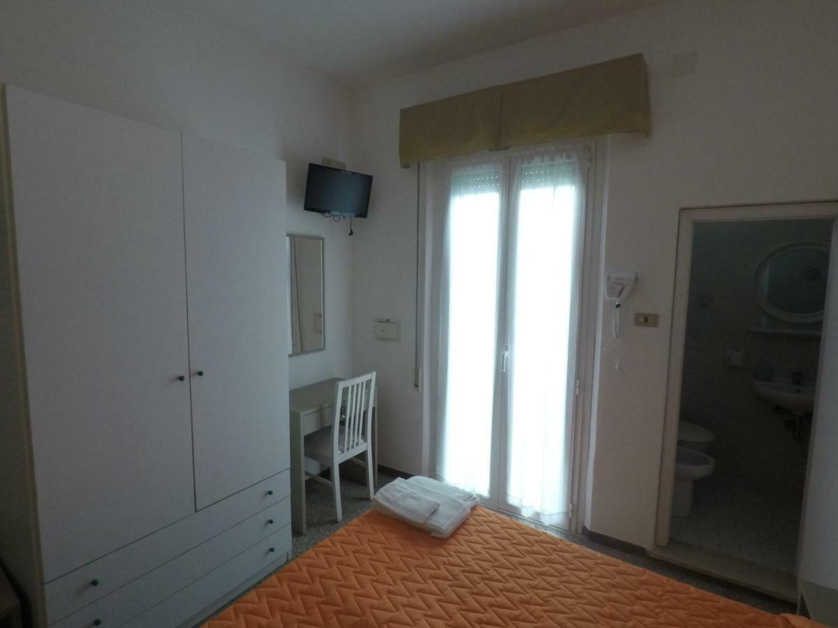 רימיני Alevon Hotel מראה חיצוני תמונה