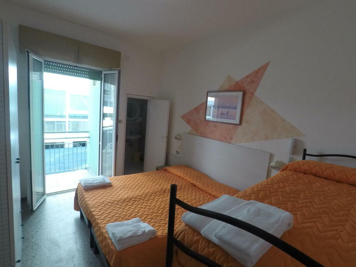 רימיני Alevon Hotel מראה חיצוני תמונה