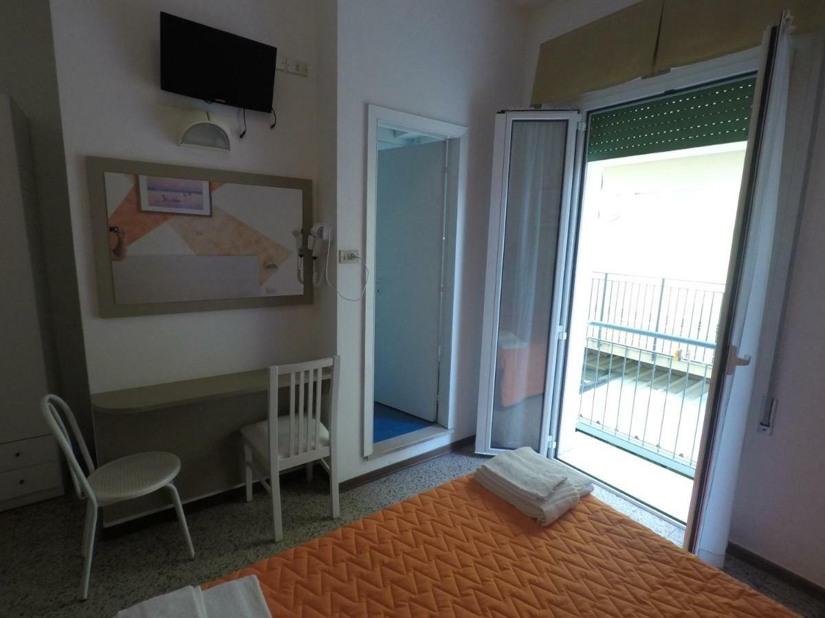 רימיני Alevon Hotel מראה חיצוני תמונה