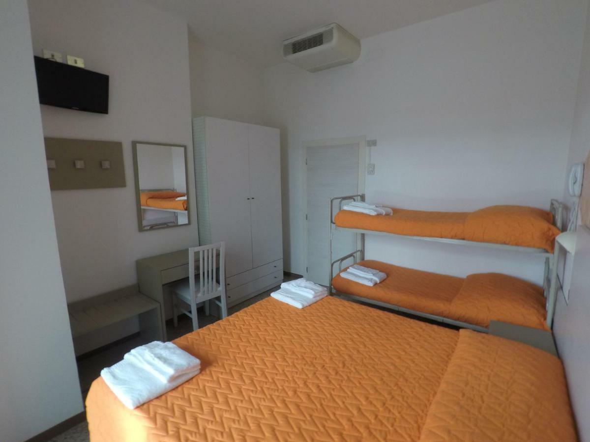 רימיני Alevon Hotel מראה חיצוני תמונה