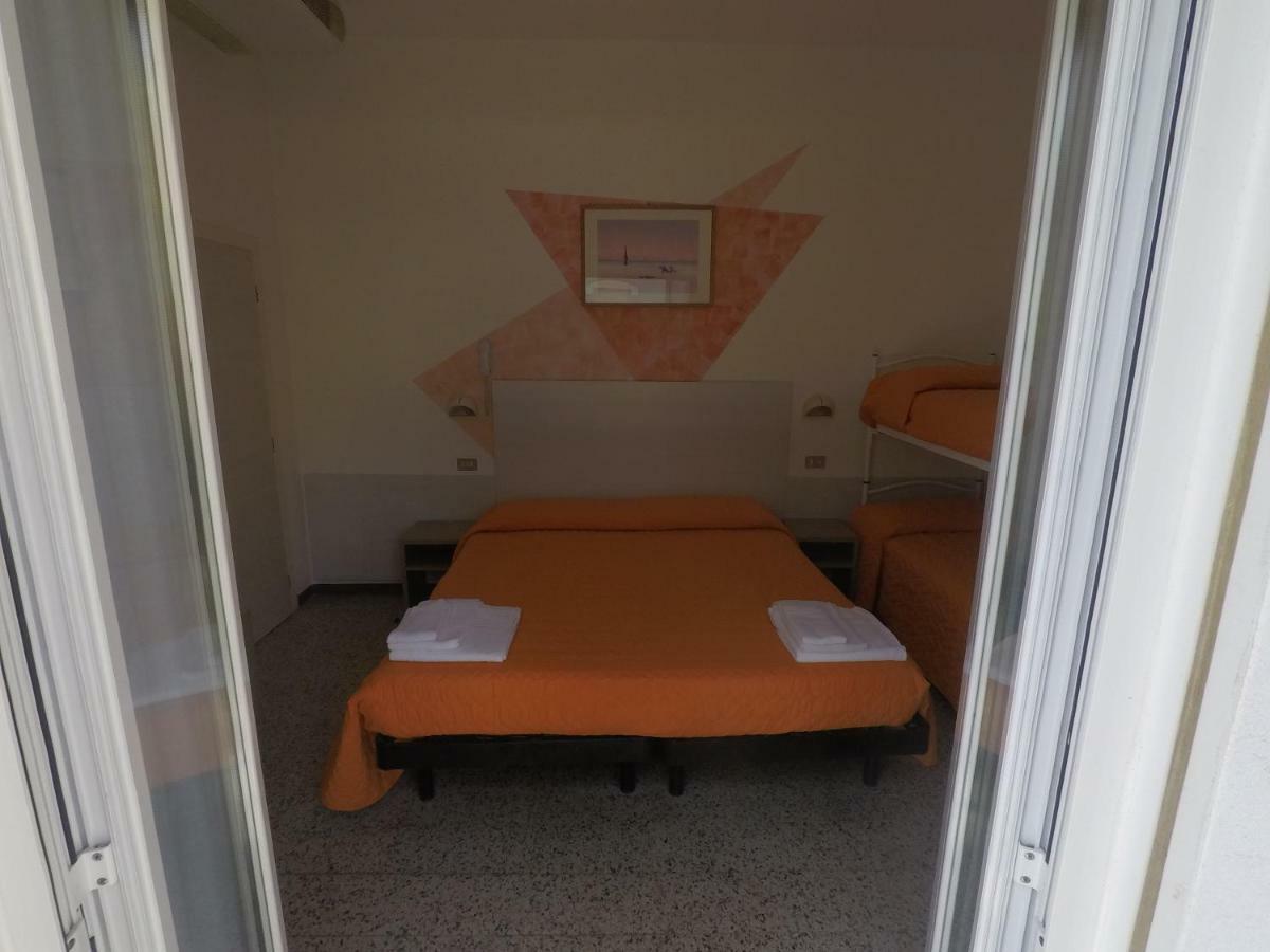 רימיני Alevon Hotel מראה חיצוני תמונה