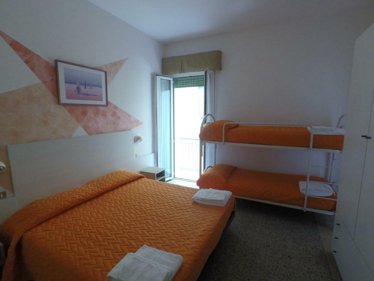 רימיני Alevon Hotel מראה חיצוני תמונה